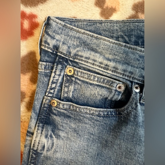 GAP Light Wash Denim Jeans - Picture 4 of 7